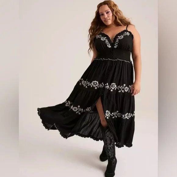 Torrid Festi Embroidered Boho Black White Tiered Maxi Dress Plus Size 2X Nwt - Picture 1 of 3